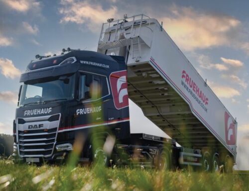 Fruehauf’s hydraulic blower drops a tonne of tare